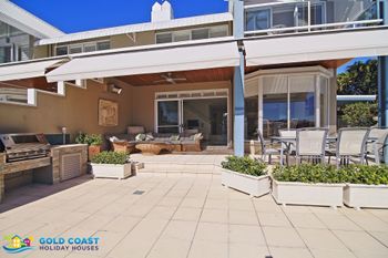Harbourfront Retreat - Accommodation Sunshine Coast 4