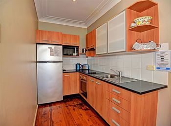 Ocean Parade By The Beach Unit - Accommodation Sunshine Coast 2