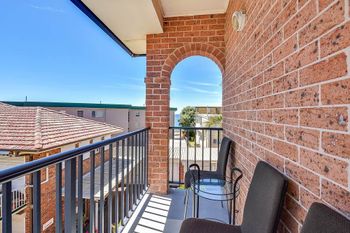 Renovated Apartment With Pool - Accommodation Sunshine Coast 6