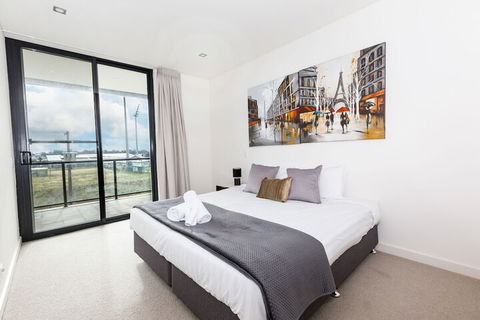 Trendy Self Contained City Apartment - Accommodation Sunshine Coast 6