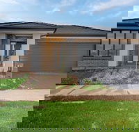 Resortstyle 4BR House With Parkingwerribee - Accommodation Sunshine Coast