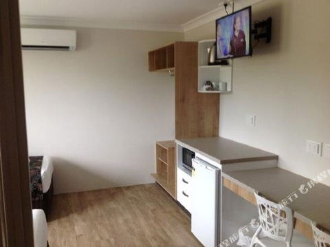 BEST WESTERN CASTLE LODGE MOTEL - Accommodation Sunshine Coast 0