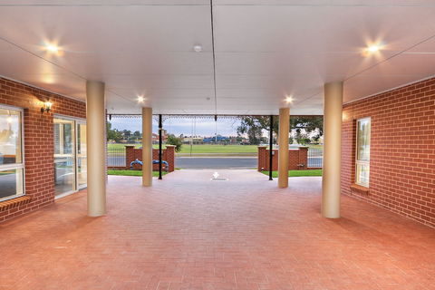 BEST WESTERN Plus Bolton On The Park - Accommodation Sunshine Coast 0