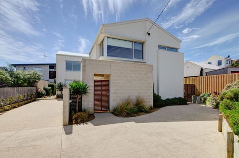 Villa Moyne - Accommodation Sunshine Coast 0