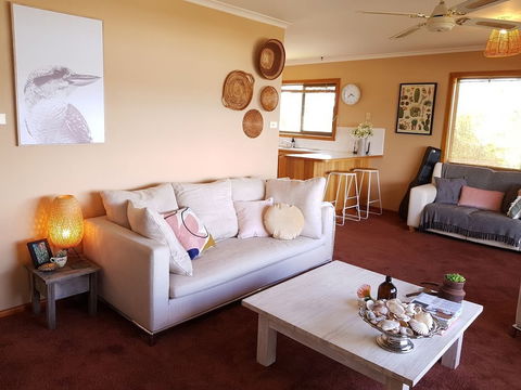 Beautiful Cottage, Ocean Views, Amazing Gardens, 12 Minute Walk To Beach - Accommodation Sunshine Coast 1