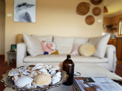 Beautiful Cottage, Ocean Views, Amazing Gardens, 12 Minute Walk To Beach - Accommodation Sunshine Coast 5