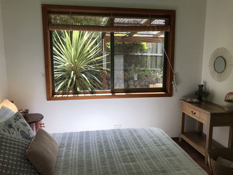 Beautiful Cottage, Ocean Views, Amazing Gardens, 12 Minute Walk To Beach - Accommodation Sunshine Coast 3