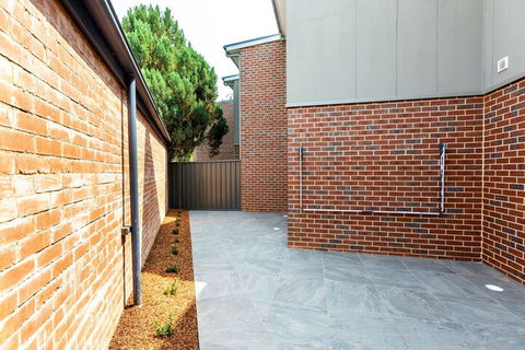 Wagga Apartments 1 - Accommodation Sunshine Coast 2