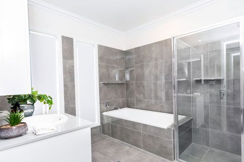 Wagga Apartments 1 - Accommodation Sunshine Coast 6