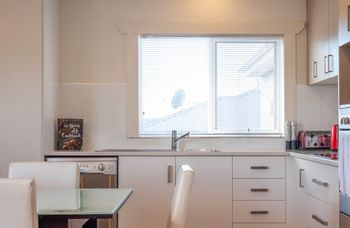 Spacious & Bright 4 Bedroom Home - Accommodation Sunshine Coast 2