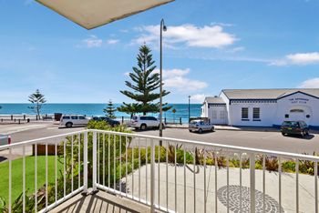 Quarter Deck Apartment 2 - Accommodation Sunshine Coast 4