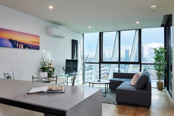 Stunning Harbour & City View Loft - Accommodation Sunshine Coast 0