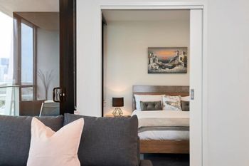 Stunning Harbour & City View Loft - Accommodation Sunshine Coast 6