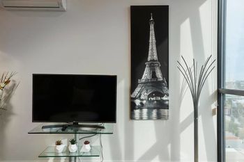 Stunning Harbour & City View Loft - Accommodation Sunshine Coast 5