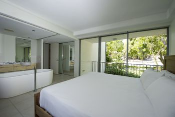 Blue On Blue Apartment 811 - Accommodation Sunshine Coast 0