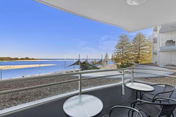 The Oak Room 106 - Accommodation Sunshine Coast 0