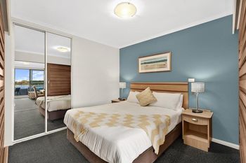The Oak Room 106 - Accommodation Sunshine Coast 4