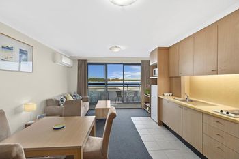 The Oak Room 106 - Accommodation Sunshine Coast 6
