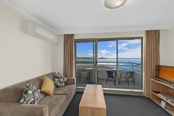 The Oak Room 106 - Accommodation Sunshine Coast 5