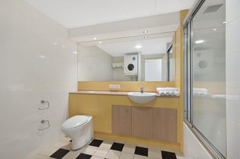 The Oak Room 106 - Accommodation Sunshine Coast 3