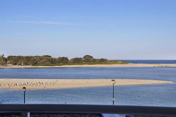 The Oak Room 106 - Accommodation Sunshine Coast 2