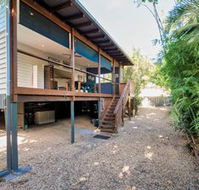 Modern 3 Bedroom Treehouse - Accommodation Sunshine Coast
