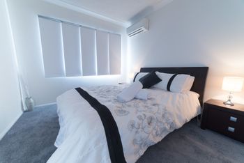 1 Bedroom Gold Coast Beachside Apt W AC + Parking - Accommodation Sunshine Coast 2