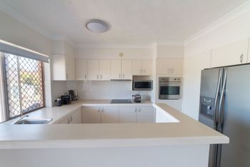 1 Bedroom Gold Coast Beachside Apt W AC + Parking - Accommodation Sunshine Coast 1