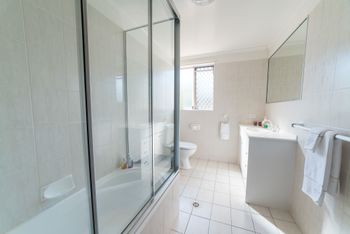 1 Bedroom Gold Coast Beachside Apt W AC + Parking - Accommodation Sunshine Coast 5