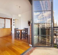 Stylish Inner City Apartment - Accommodation Sunshine Coast