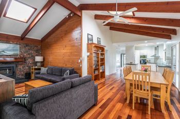 Kings Retreat - Accommodation Sunshine Coast 0