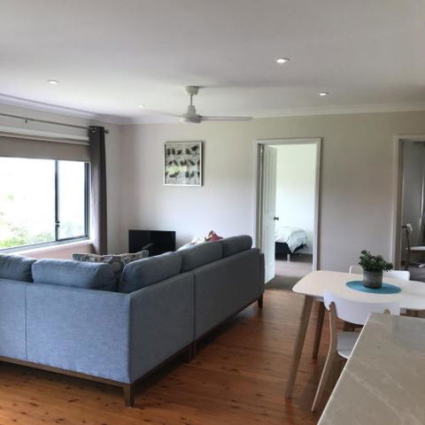 WAVES At MOLLYMOOK - Accommodation Sunshine Coast 2