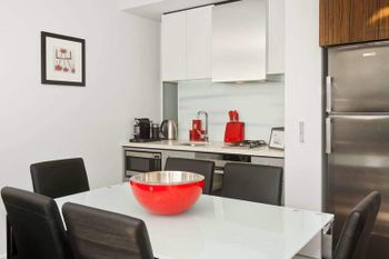 Executive Bay Views St. Kilda - Accommodation Sunshine Coast 1