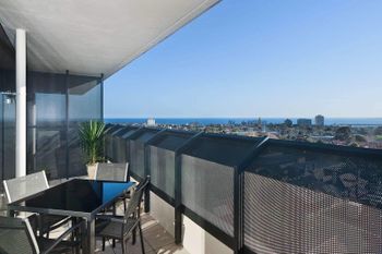 Executive Bay Views St. Kilda - Accommodation Sunshine Coast 3