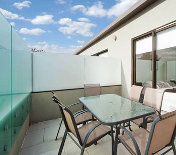 Smart Modern In St. Kilda - Accommodation Sunshine Coast 5