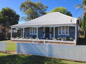 Edgeworth Street Manor - Accommodation Sunshine Coast 0