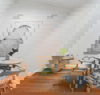 HomeHotel LuxuryHome 500m Crows Nest Shops - Accommodation Sunshine Coast