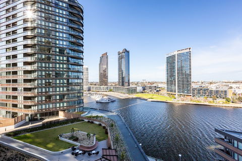 Sabrina, 2BDR Docklands Apartment - Accommodation Sunshine Coast 0