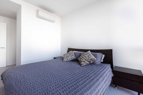 Sabrina, 2BDR Docklands Apartment - Accommodation Sunshine Coast 4