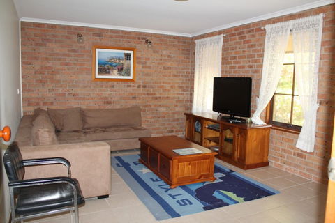 Surf Beach Family Friendly Home - Accommodation Sunshine Coast 0