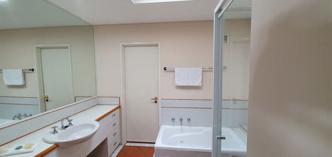 Sea Breeze Luxury Holiday Apartment Accommodation - Accommodation Sunshine Coast 6