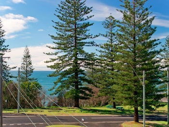 Seaspray Apartments - Accommodation Sunshine Coast 5