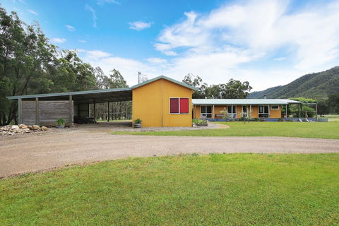 Feathertop Views And Dorm - Accommodation Sunshine Coast 1