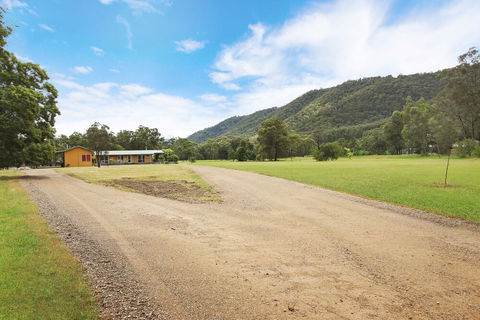 Feathertop Views And Dorm - Accommodation Sunshine Coast 0
