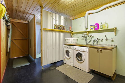 Feathertop Views And Dorm - Accommodation Sunshine Coast 4