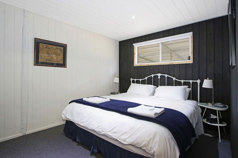 Feathertop Views And Dorm - Accommodation Sunshine Coast 5