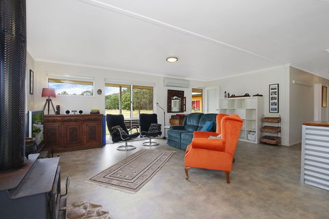 Feathertop Views And Dorm - Accommodation Sunshine Coast 6