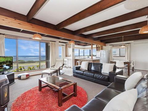Swimmers Rest - Uninterrupted Panoramic Ocean Views - 1 Bedroom - Accommodation Sunshine Coast 2