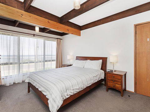 Swimmers Rest - Uninterrupted Panoramic Ocean Views - 1 Bedroom - Accommodation Sunshine Coast 5
