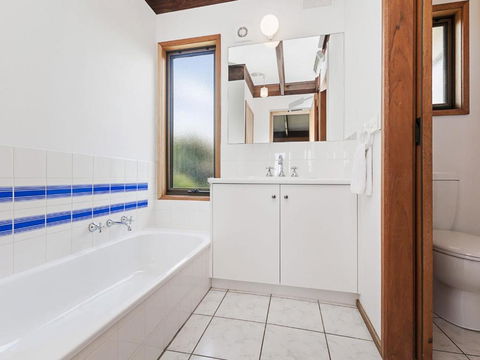 Swimmers Rest - Uninterrupted Panoramic Ocean Views - 1 Bedroom - Accommodation Sunshine Coast 3